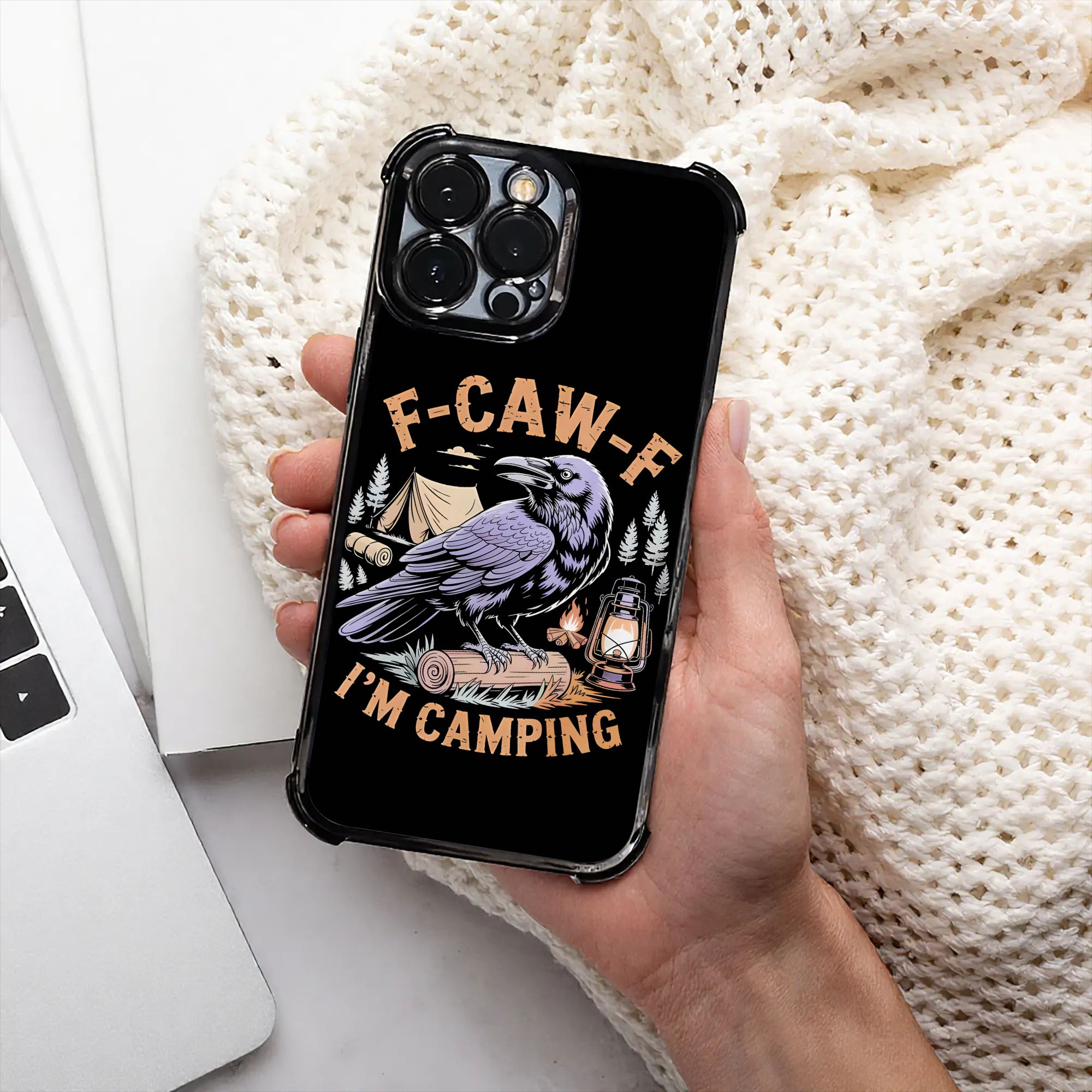 Outdoor Adventurer - เคสโทรศัพท์ลายอีกาตลก F CAW F สำหรับการตั้งแคมป์กลางแจ้ง ผ่านกระบวนการชุบไฟฟ้า